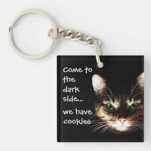 Llavero Gatos Badass - "El lado oscuro tiene cookies"