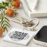Llavero Generador de código QR a un lado, franja Minimalis<br><div class="desc">Compartir cualquier sitio web con una cadena de claves cuadrada de código QR escaneable para personalizados. Para crear su propio código QR mediante el generador, simplemente escriba la dirección URL del sitio web en la plantilla. Toda la redacción es sencilla de personalizar o eliminar, y los colores y el estilo...</div>