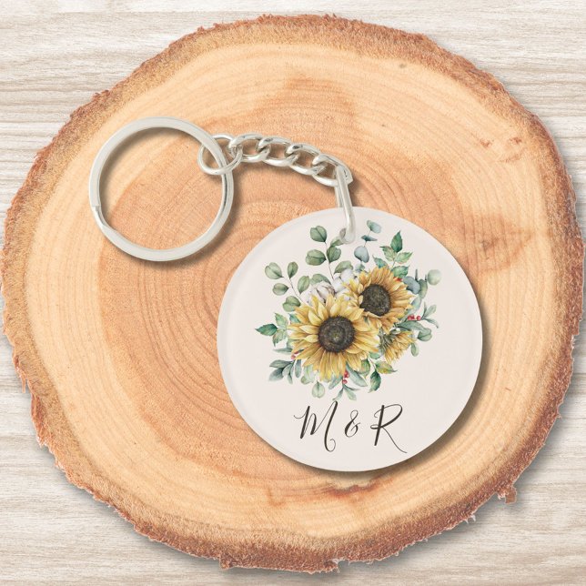 Llavero Girasol rústico vintage de acuarela monogramada (Close up on wood)