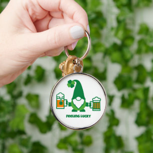 Llavero Gnomo del Día de San Patricio con jarra de cerveza
