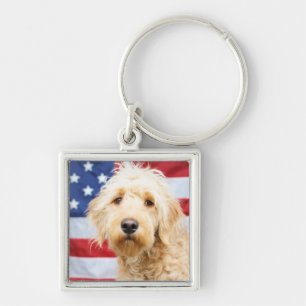 Llavero Goldendoodle con bandera estadounidense