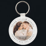 Llavero Gracias Por Venir Boda Clásico Personalizado Foto<br><div class="desc">Este diseño simple y clásico está compuesto por tipografía de la síspera y agrega una foto personalizado. "Gracias por venir" escrito en serif.</div>