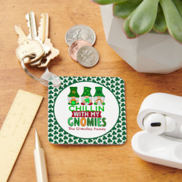 Llavero Gracioso Chillin con mis gnomies Día de St Patrick