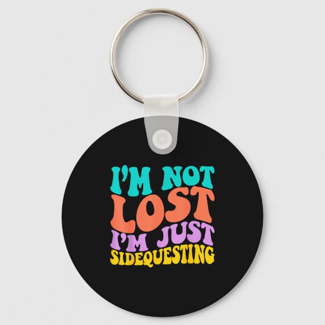 Llavero Groovy I’m Not Lost, I’m Just Sidequesting – Funny (Anverso)