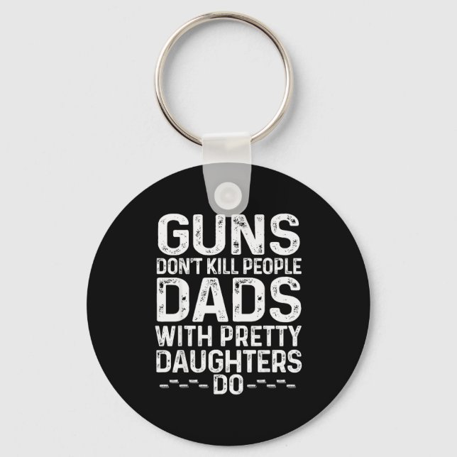 Llavero Guns Don't Kill People Dads With Pretty Daughters  (Anverso)