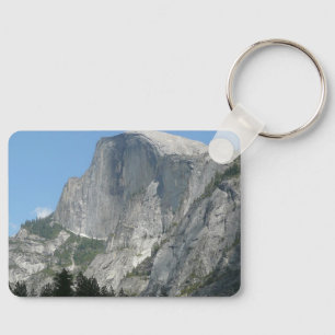 Llavero Half Dome de lado en el Parque Nacional Yosemite