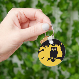 Llavero Halloween antiguo, búho espeluznante en árbol con 