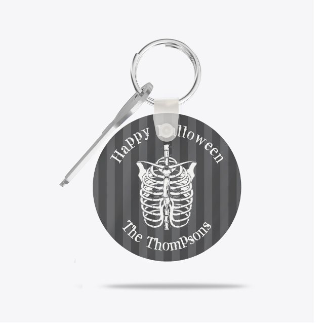Llavero Halloween Modern Spooky Skeleton X-Ray (Personalized spooky skeleton Halloween keychain with gothic striped background design.)