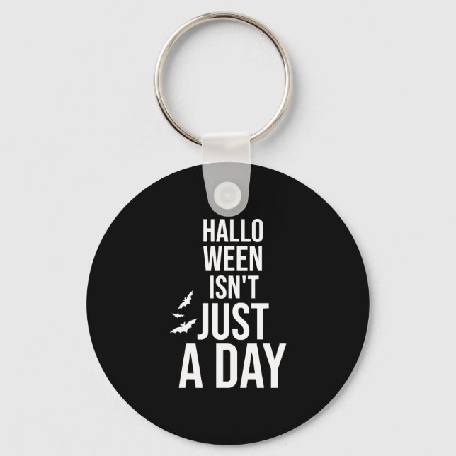 Llavero Halloween no es solamente un día, divertida Hallow (Anverso)