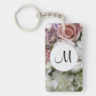 Llavero Hermosa inicial personalizada rosa y floral marfil