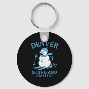 Llavero hombre de nieve sonriendo y esquiando en Denver Co