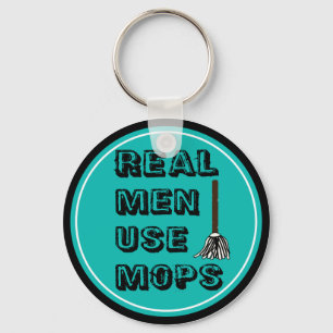 Llavero hombres reales usan mops