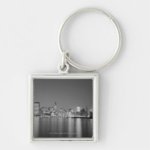 Llavero Horizonte de la ciudad en la noche