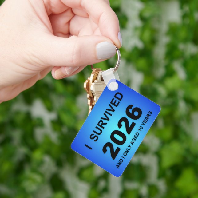 Llavero I Survived 2026 (Mano)