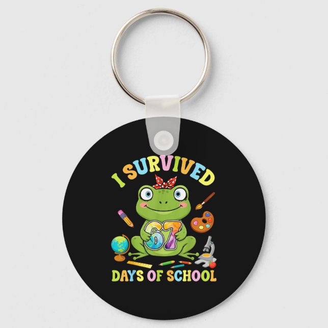 Llavero I Survived Six Seven Days Of School Cute Frog Stud (Anverso)