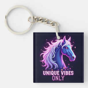 Llavero Ilustración de caballo neon vibrante con texto úni