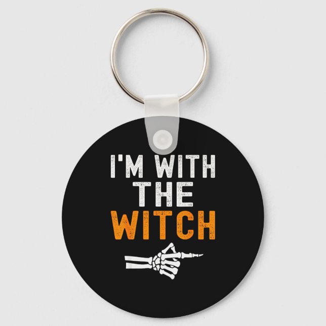 Llavero I'm With The Witch Funny Skeleton Halloween Matchi (Anverso)
