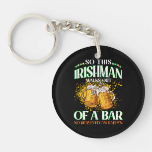 Llavero Irlandés bebiendo cerveza Día de San Patricio