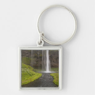 Llavero Islandia. Gente en el sendero detrás de Seljalands