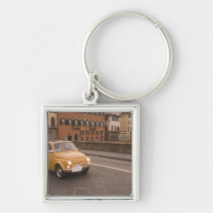Llavero Italia, Florencia. Fiat 800 Rally cruza el Arno