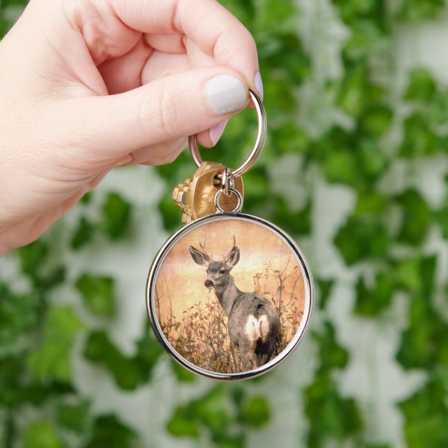 Llavero Jóvenes ciervos en flores silvestres con arte de t (Mano)