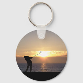 Llavero Jugar al golf al atardecer