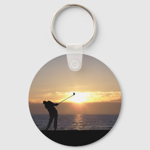 Llavero Jugar al golf al atardecer