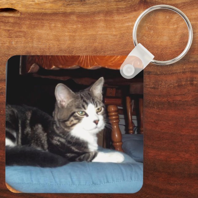 Llavero Keeno Regal Pose Keychain (Reverso )