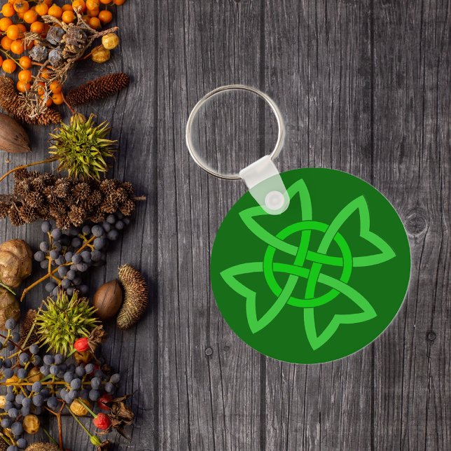Llavero Keychain Celtic Knot (Light green Irish Celtic knot abstract design on dark green keychain.)