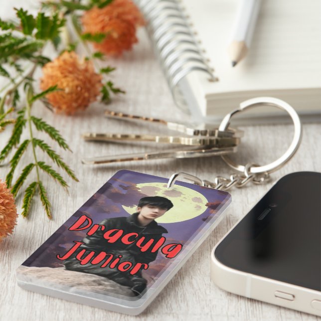 Llavero Keychain - Drácula Junior (Frente Derecha)