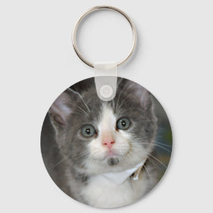 Llavero Keychain Gris/Gris/Plata y Gatito Blanco