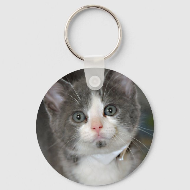Llavero Keychain Gris/Gris/Plata y Gatito Blanco (Anverso)