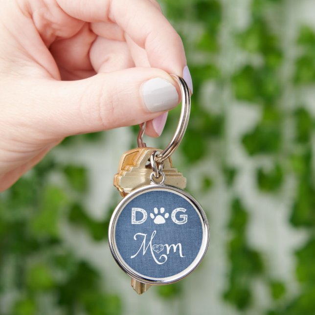 Llavero Keychain Metalizado de Blue Burlap Dog Mom (Mano)