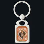 Llavero Keychain, Naranja Quemado de fotos de pareja román<br><div class="desc">Esta cadena de claves metalizado tiene un bonito diseño acuático con un borde floral blanco sobre un fondo cálido y terrenal de naranja. Puedes intercambiar la imagen con una de las tuyas. Es una gran elección para un regalo especial para ayudar a un ser querido a tener recuerdos felices.</div>