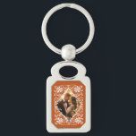 Llavero Keychain, Naranja Quemado de fotos de pareja román<br><div class="desc">Esta cadena de claves metalizado tiene un bonito diseño acuático con un borde floral blanco sobre un fondo cálido y terrenal de naranja. Puedes intercambiar la imagen con una de las tuyas. Es una gran elección para un regalo especial para ayudar a un ser querido a tener recuerdos felices.</div>