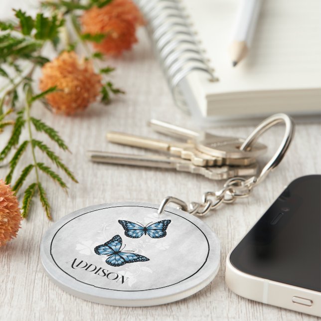 Llavero Keychain personalizada con floral de mariposa azul (Frente Derecha)