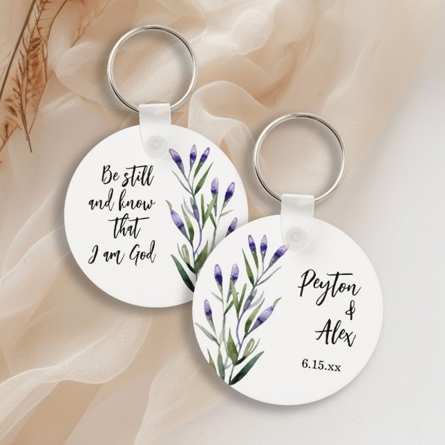 Llavero La Biblia de Lavanda versus el Boda cristiano favo ("Be still and know that I am God" lavender on white custom keychain)