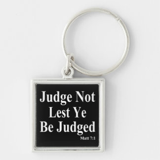 Llavero La biblia y juicio de otros