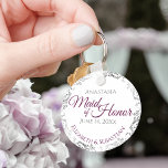 Llavero La doncella de honor Boda Cassis Pruple<br><div class="desc">Estas cadenas están diseñadas para dar como favores a la doncella de honor en su fiesta de bodas. Presenta un diseño sencillo y elegante con fondo blanco, texto malva de cassis o magenta y gris, y un Relieve metalizado floral plateado. ¡Una forma perfecta de agradecer a su doncella de honor...</div>