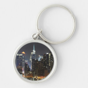 Llavero La luna sube sobre el Midtown Nueva York.