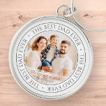 Llavero La mejor foto clásica del padre de la historia<br><div class="desc">Este diseño simple y clásico está compuesto por tipografía de la síspera y agrega una foto personalizado. "El mejor papá jamás" gira en torno a la foto de tu padre,  padre,  papá,  etc.</div>