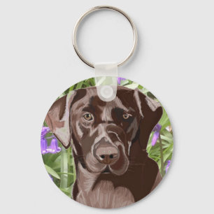 Llavero Labrador marrón chocolate contra Bluebells
