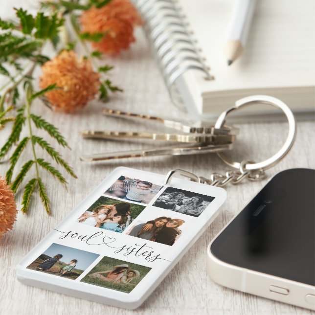 Llavero Las hermanas del alma dan un regalo para el Collag (Frente Derecha)