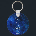 Llavero Leo Zodiac Constellation Dark Blue Galaxy Monogram<br><div class="desc">Diseño Monograma de la Galaxia Azul Oscuro de Constelación Zodiaca. Con el estilo de moda Brushed Script Font, la textura de fondo de color azul oscuro celeste, la constelación brillante y el símbolo The Lion. Rótulo Astrológico Moderno Horóscopo de nacimiento, es perfecto para cualquier cumpleaños Leo del 23 de julio...</div>