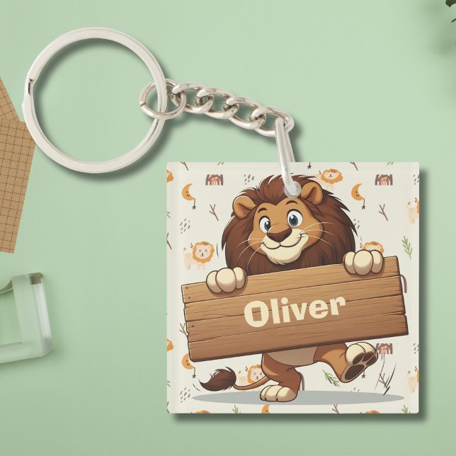 Llavero León juguetón con placa de nombre de madera (Subido por el creador)