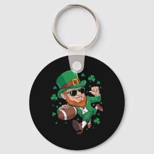 Llavero Leprechaun Jugando Al Fútbol En El Día Del Deporte