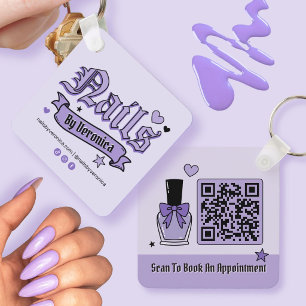 Llavero Letras góticas moradas Código Qr Tech de uñas 