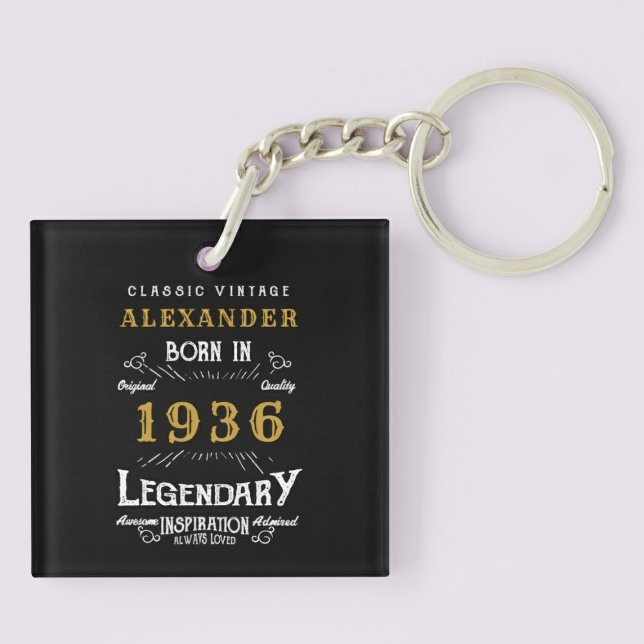 Llavero Leyenda de cumpleaños 90 personalizada 1936 Vintag (Born 1936 birthday keychain. Pastel background)