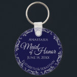 Llavero Leyenda plateada sobre la doncella azul de la mari<br><div class="desc">Estas hermosas cadenas están diseñadas para ser entregadas como un regalo o un favor de boda a tu criada de honor. El diseño es elegante y está decorado con un Relieve metalizado gris plateado, bordeado por un gris claro y un fondo azul marino. Hay espacio para su nombre, la fecha...</div>
