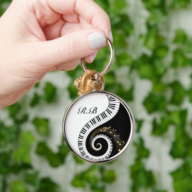Llavero Llaves del piano del monograma y notas musicales (Mano)